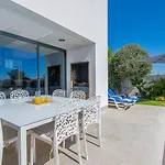Casa Madeira - Spacious 4-bedroom With Private Pool فيلة