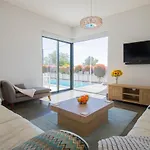 Casa Madeira - Spacious 4-bedroom With Private Pool فيلة *