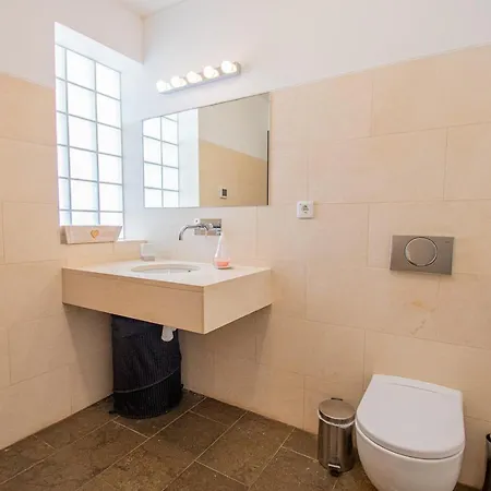 Casa Madeira - Spacious 4-bedroom With Private Pool * Карвоейру