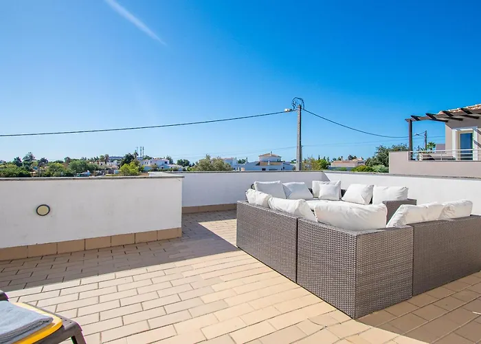 Casa Madeira - Spacious 4-bedroom With Private Pool Villa
