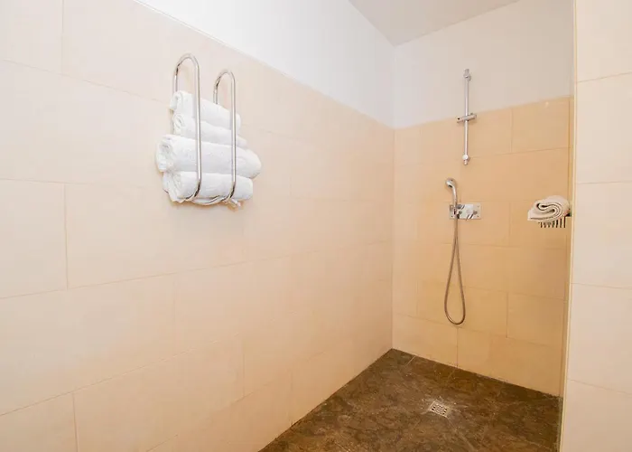 Villa Casa Madeira - Spacious 4-bedroom With Private Pool Carvoeiro (Lagoa)