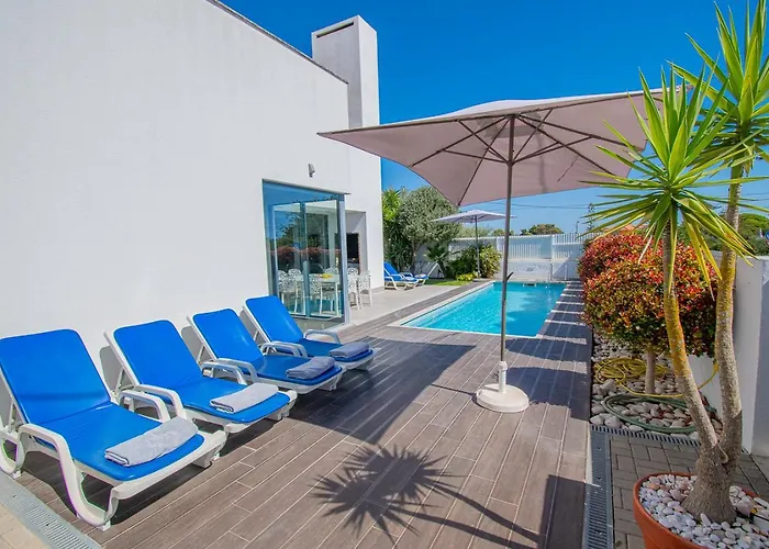 Casa Madeira - Spacious 4-bedroom With Private Pool