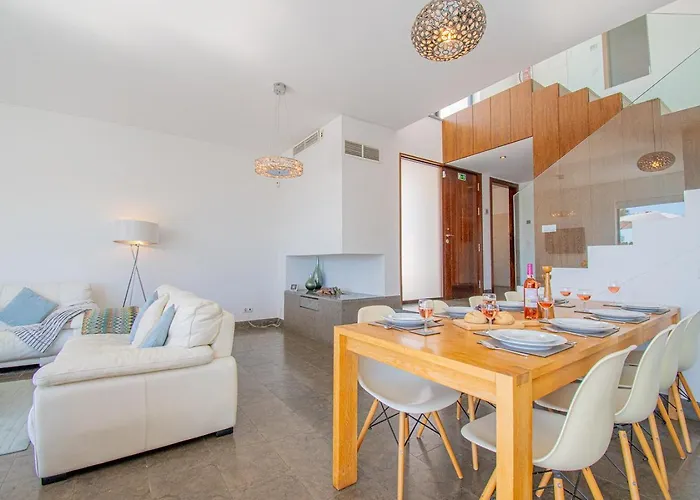 Casa Madeira - Spacious 4-bedroom With Private Pool *