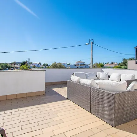 Casa Madeira - Spacious 4-bedroom With Private Pool Вилла