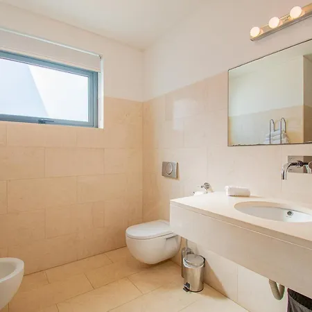 Villa Casa Madeira - Spacious 4-bedroom With Private Pool Carvoeiro (Lagoa)