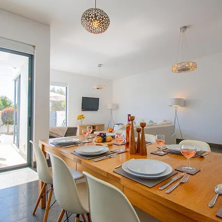 Casa Madeira - Spacious 4-bedroom With Private Pool