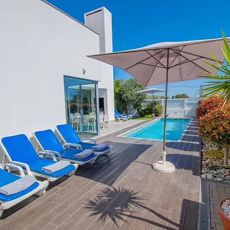 Casa Madeira - Spacious 4-bedroom With Private Pool