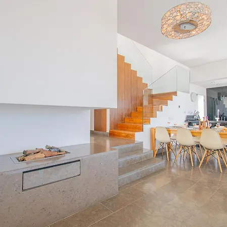 Casa Madeira - Spacious 4-bedroom With Private Pool Вилла