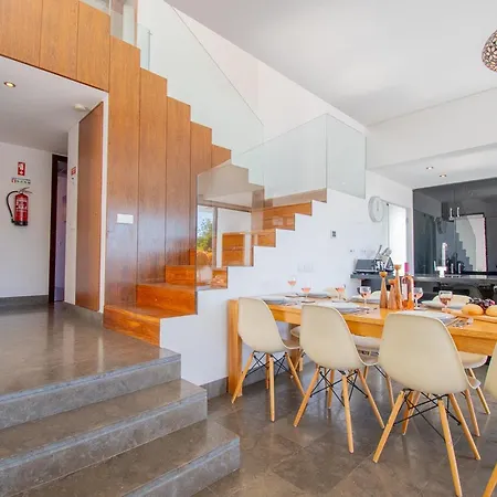 Вилла Casa Madeira - Spacious 4-bedroom With Private Pool Карвоейру