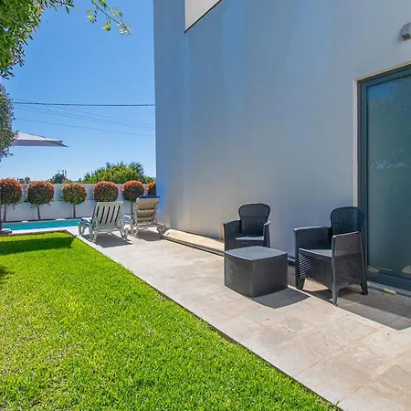 Casa Madeira - Spacious 4-bedroom With Private Pool