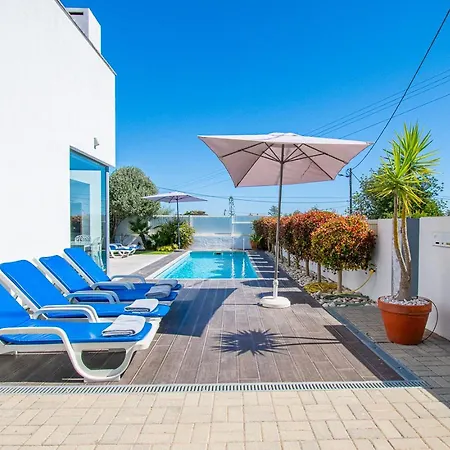 Casa Madeira - Spacious 4-bedroom With Private Pool Villa Carvoeiro (Lagoa)