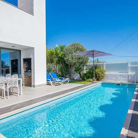 Casa Madeira - Spacious 4-bedroom With Private Pool Carvoeiro (Lagoa)