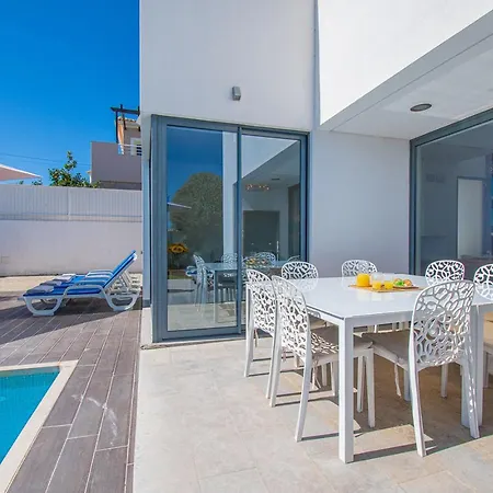 Casa Madeira - Spacious 4-bedroom With Private Pool