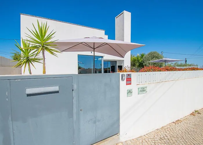 Casa Madeira - Spacious 4-bedroom With Private Pool Villa Carvoeiro