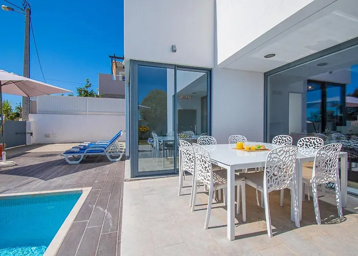 Casa Madeira - Spacious 4-bedroom With Private Pool
