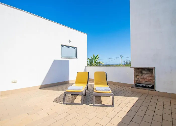 Casa Madeira - Spacious 4-bedroom With Private Pool *