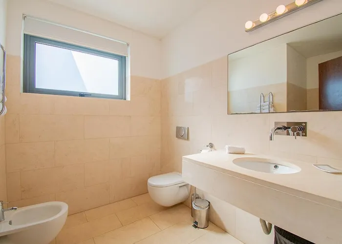 Villa Casa Madeira - Spacious 4-bedroom With Private Pool Carvoeiro (Lagoa)