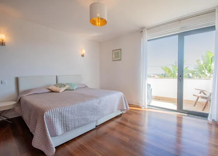 Casa Madeira - Spacious 4-bedroom With Private Pool *