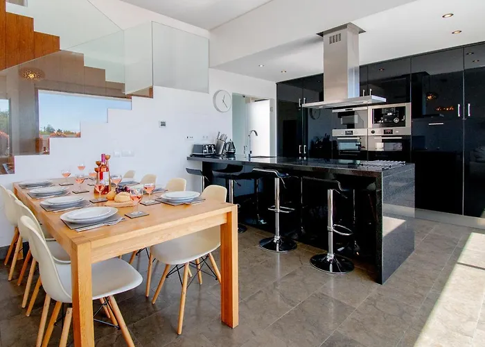 Casa Madeira - Spacious 4-bedroom With Private Pool Villa *