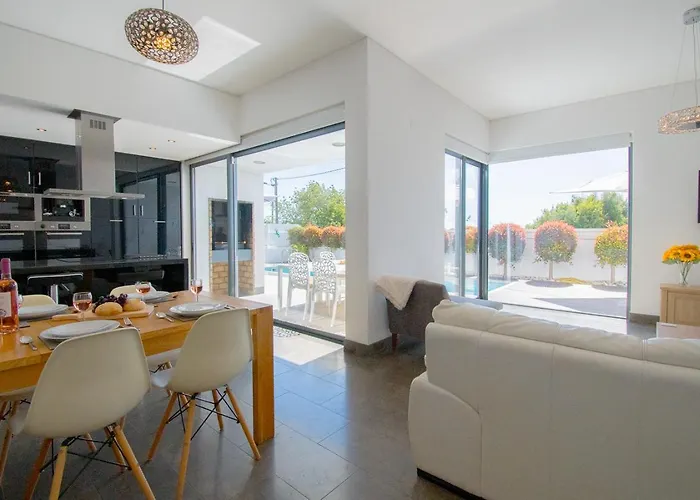Casa Madeira - Spacious 4-bedroom With Private Pool Villa Carvoeiro (Lagoa)