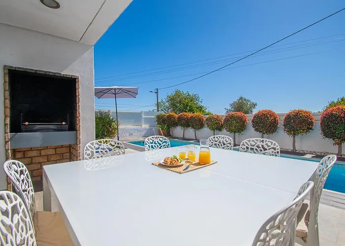 Villa Casa Madeira - Spacious 4-bedroom With Private Pool
