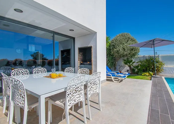 Casa Madeira - Spacious 4-bedroom With Private Pool Villa